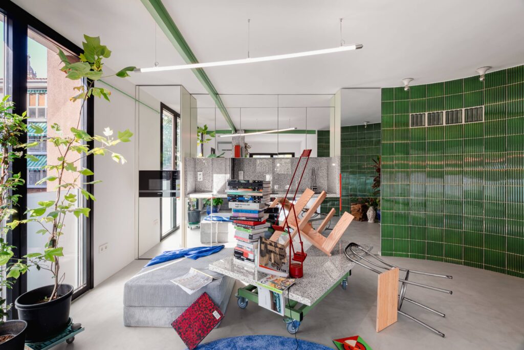 THE UNPLANNED DOMESTIC PROTOTYPE Ismael Medina Manzano