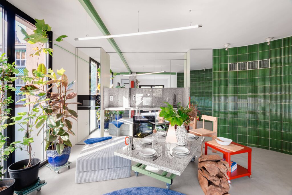 THE UNPLANNED DOMESTIC PROTOTYPE Ismael Medina Manzano