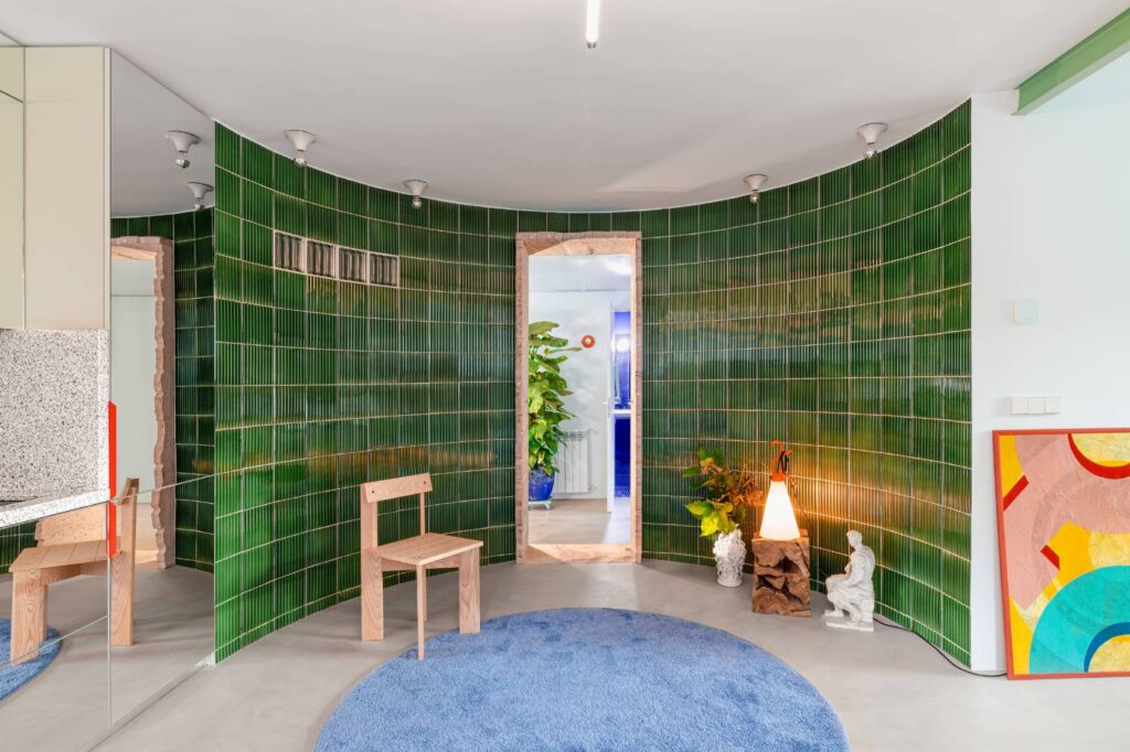 THE UNPLANNED DOMESTIC PROTOTYPE Ismael Medina Manzano